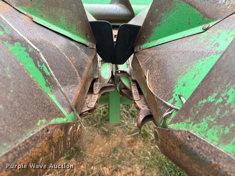 image for item EJ0530 John Deere corn head