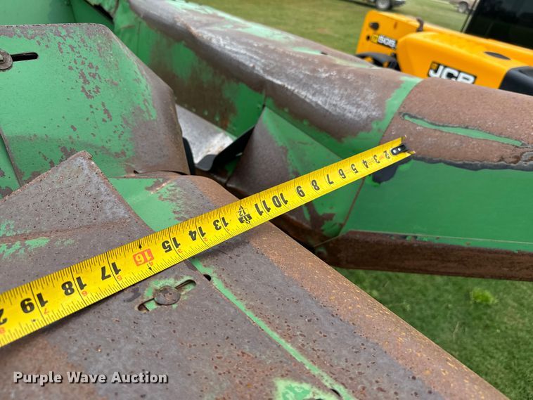 image for item EJ0530 John Deere corn head