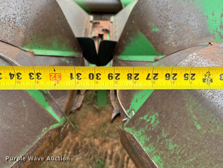 image for item EJ0530 John Deere corn head