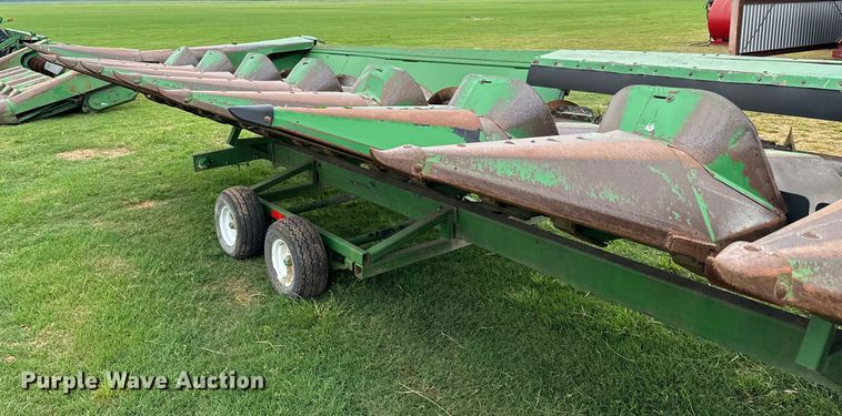 image for item EJ0530 John Deere corn head