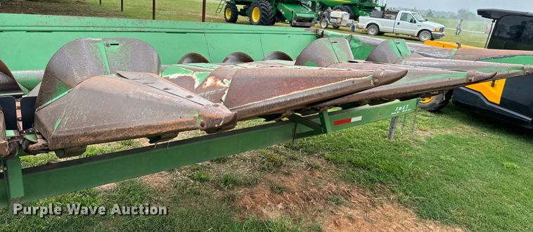 image for item EJ0530 John Deere corn head