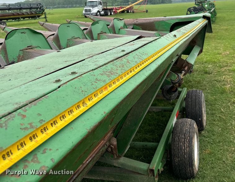 image for item EJ0530 John Deere corn head