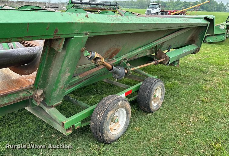 image for item EJ0530 John Deere corn head