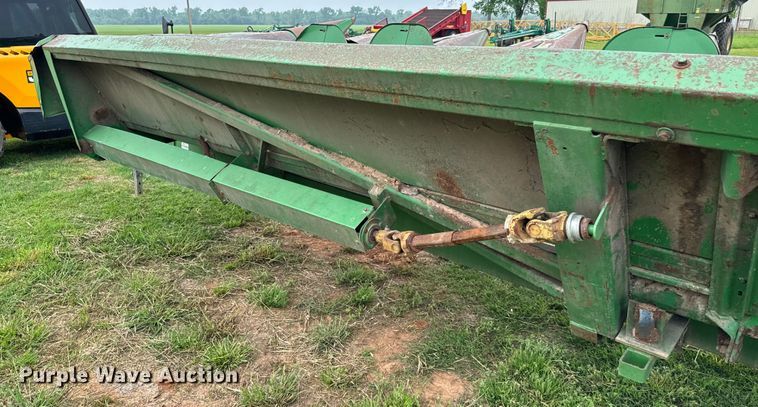 image for item EJ0530 John Deere corn head