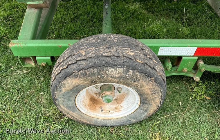 image for item EJ0530 John Deere corn head