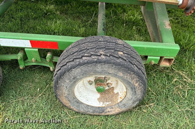 image for item EJ0530 John Deere corn head