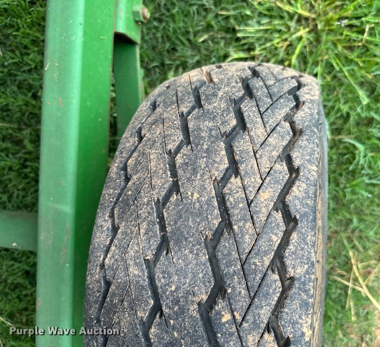 image for item EJ0530 John Deere corn head