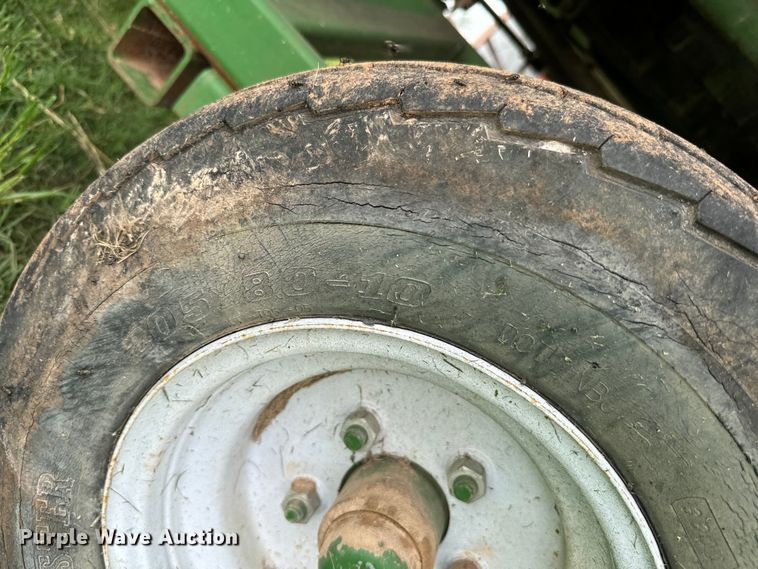 image for item EJ0530 John Deere corn head