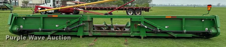 image for item EJ0531 2009 John Deere 612C corn head