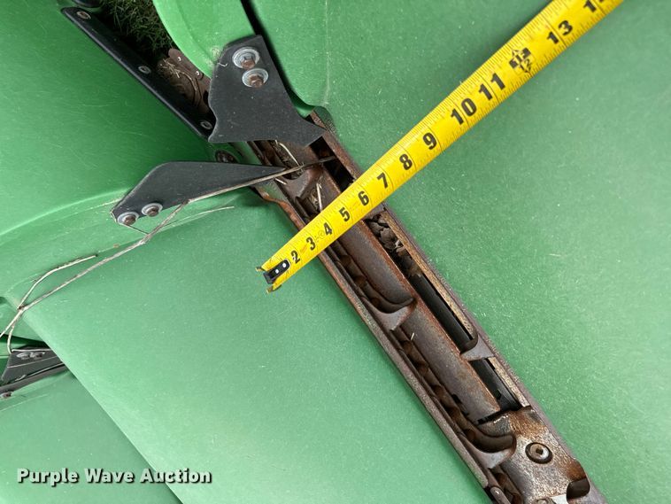 image for item EJ0531 2009 John Deere 612C corn head