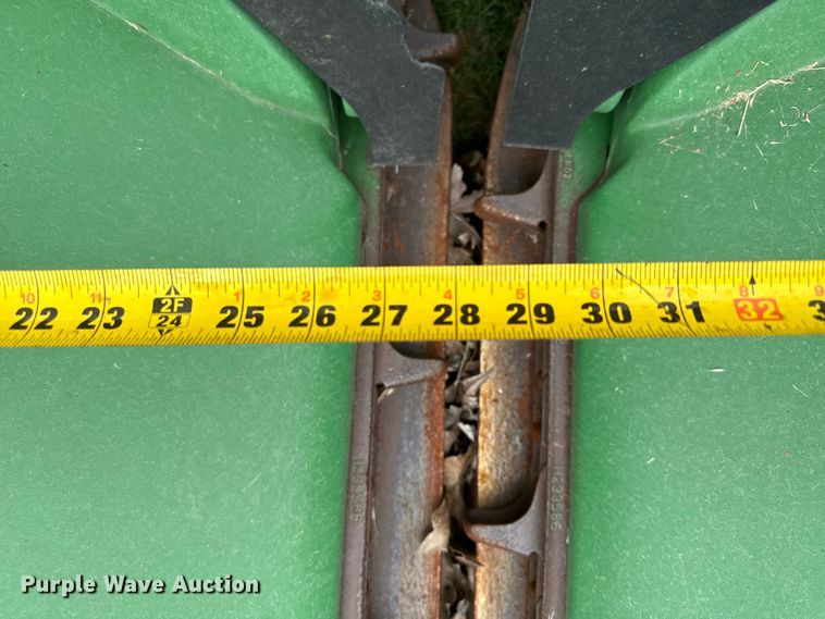 image for item EJ0531 2009 John Deere 612C corn head