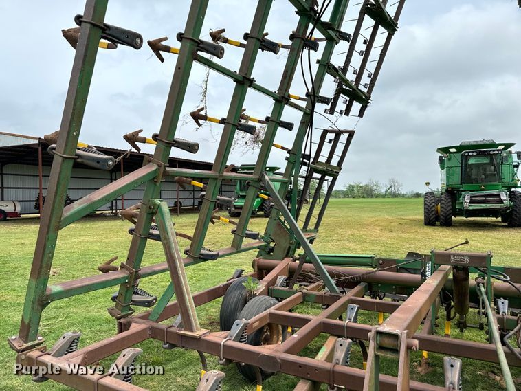 image for item EJ0574 John Deere 980 field cultivator