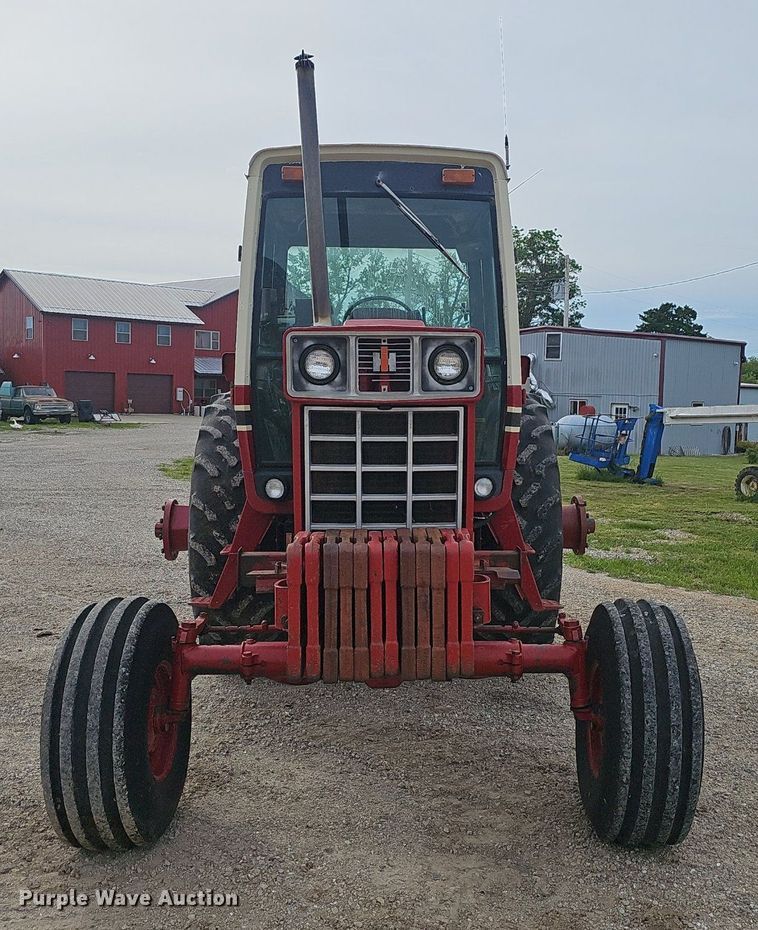 image for item EJ5365 International Harvester 1586 tractor