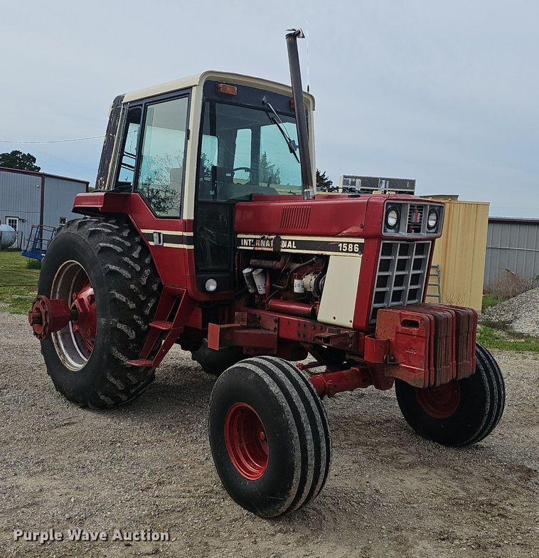 image for item EJ5365 International Harvester 1586 tractor