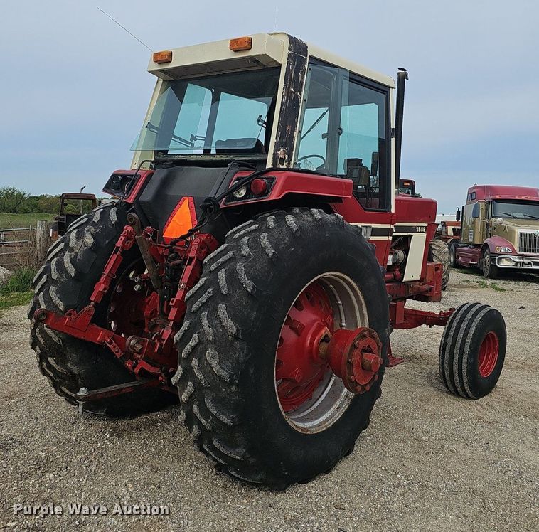 image for item EJ5365 International Harvester 1586 tractor