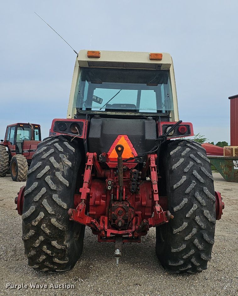 image for item EJ5365 International Harvester 1586 tractor