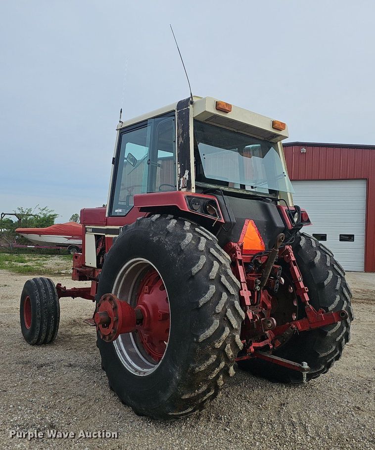 image for item EJ5365 International Harvester 1586 tractor