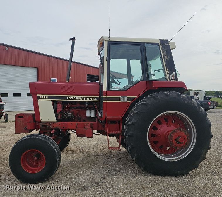 image for item EJ5365 International Harvester 1586 tractor