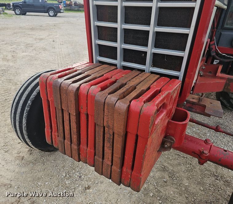 image for item EJ5365 International Harvester 1586 tractor