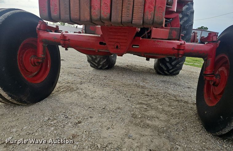 image for item EJ5365 International Harvester 1586 tractor