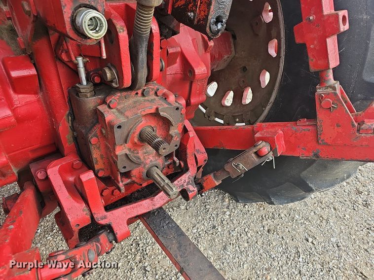 image for item EJ5365 International Harvester 1586 tractor