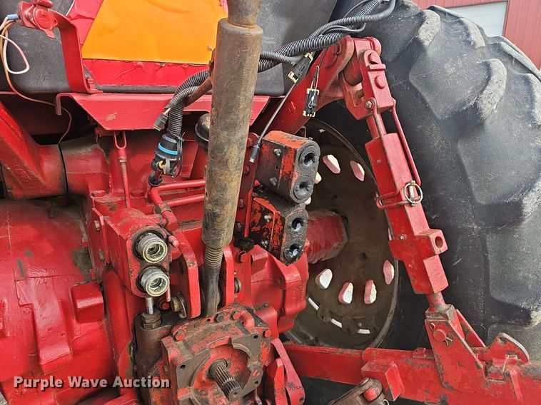 image for item EJ5365 International Harvester 1586 tractor