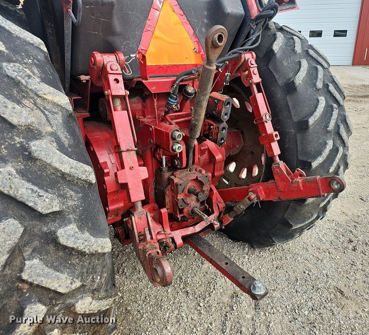 image for item EJ5365 International Harvester 1586 tractor