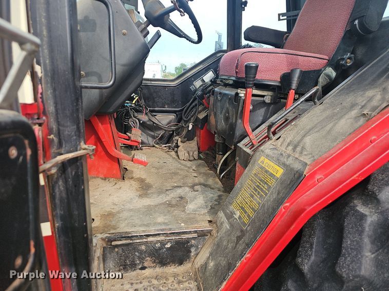 image for item EJ5365 International Harvester 1586 tractor