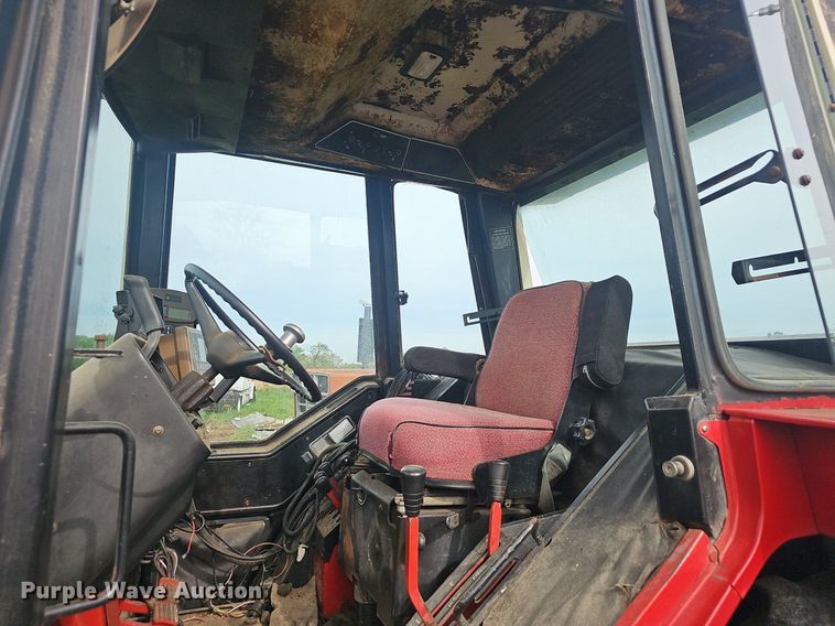 image for item EJ5365 International Harvester 1586 tractor