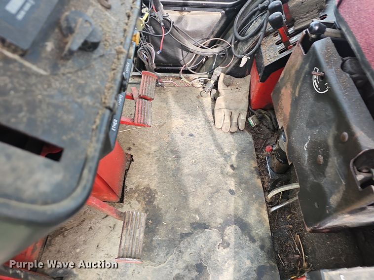 image for item EJ5365 International Harvester 1586 tractor