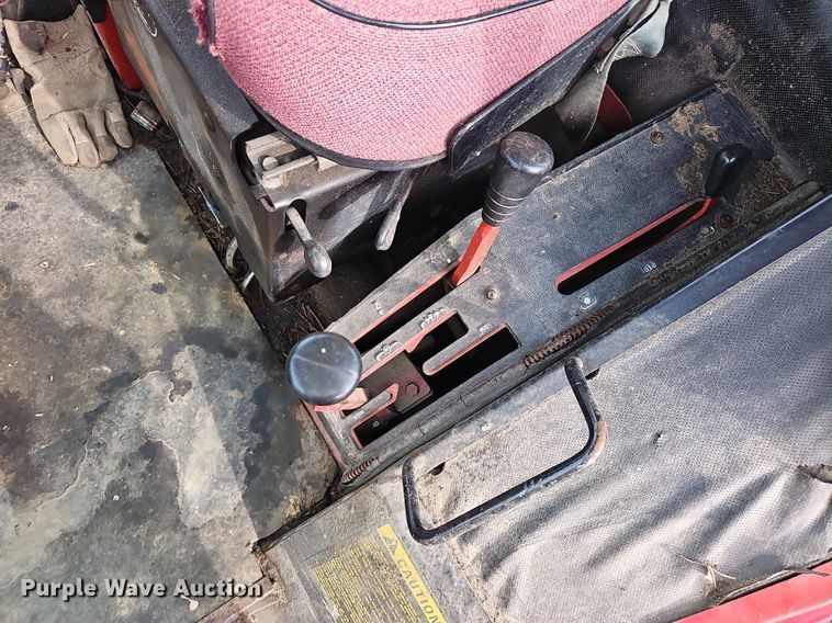 image for item EJ5365 International Harvester 1586 tractor