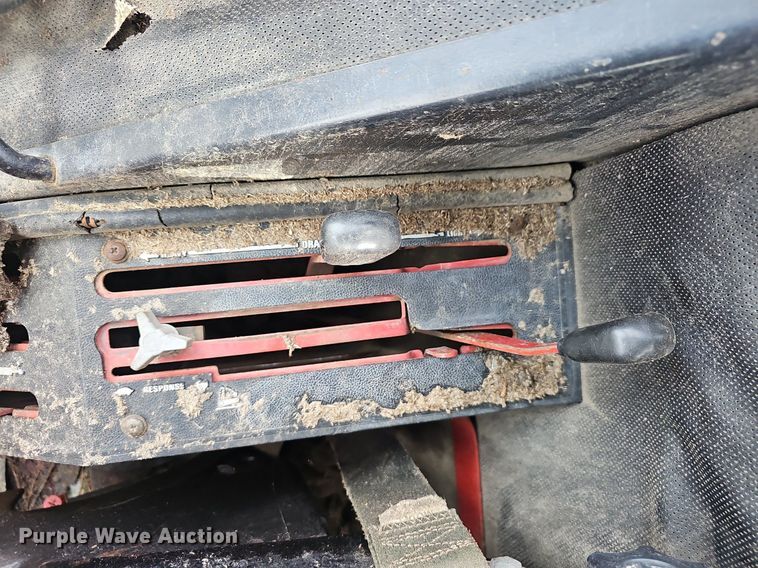 image for item EJ5365 International Harvester 1586 tractor