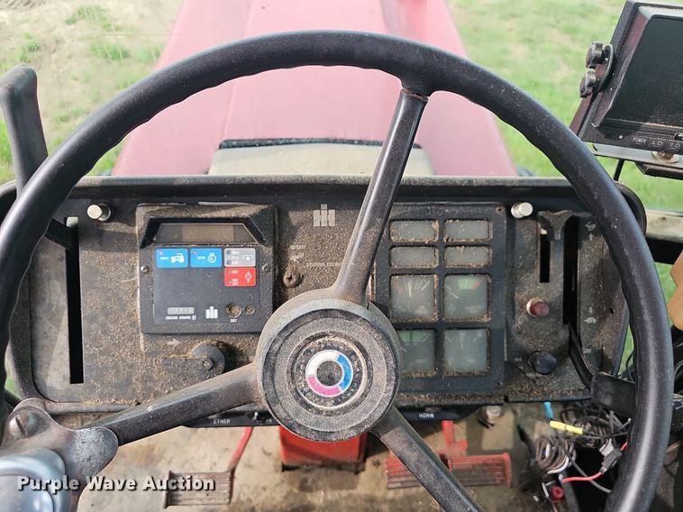 image for item EJ5365 International Harvester 1586 tractor