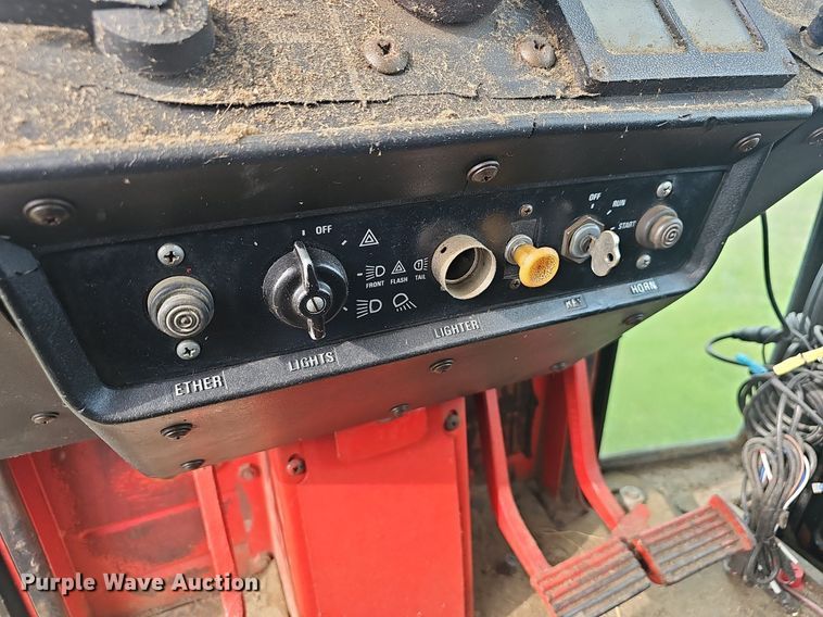 image for item EJ5365 International Harvester 1586 tractor