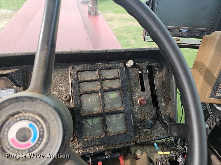 image for item EJ5365 International Harvester 1586 tractor