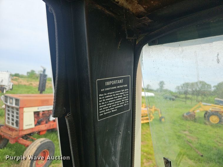 image for item EJ5365 International Harvester 1586 tractor