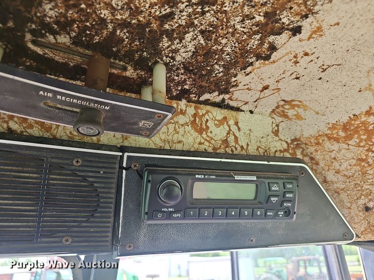 image for item EJ5365 International Harvester 1586 tractor