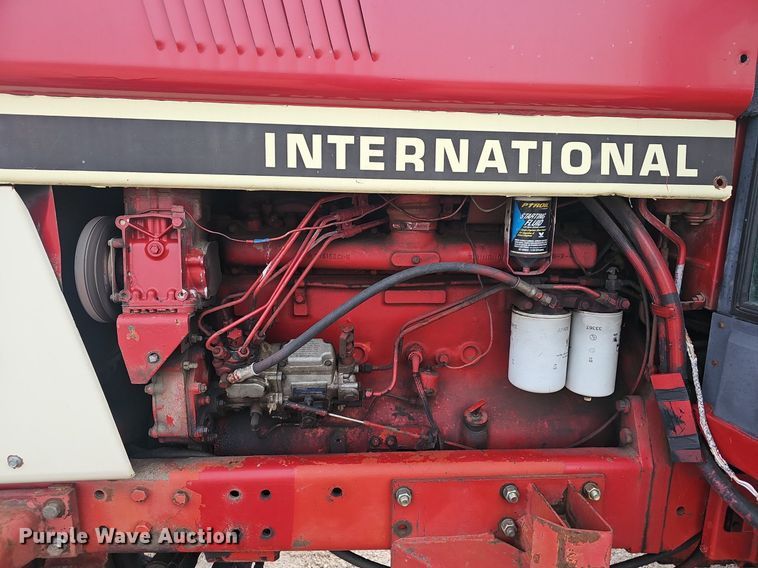 image for item EJ5365 International Harvester 1586 tractor