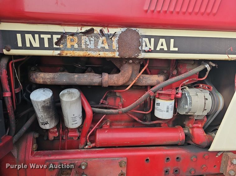 image for item EJ5365 International Harvester 1586 tractor