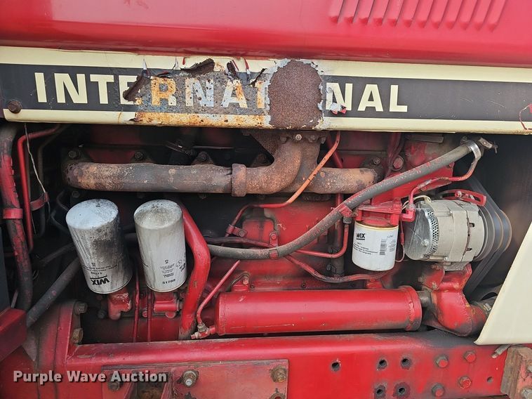 image for item EJ5365 International Harvester 1586 tractor