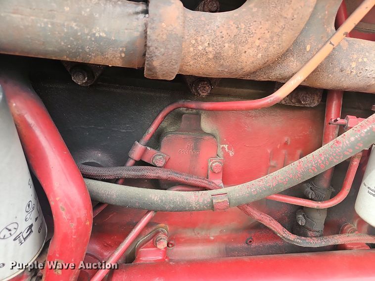 image for item EJ5365 International Harvester 1586 tractor