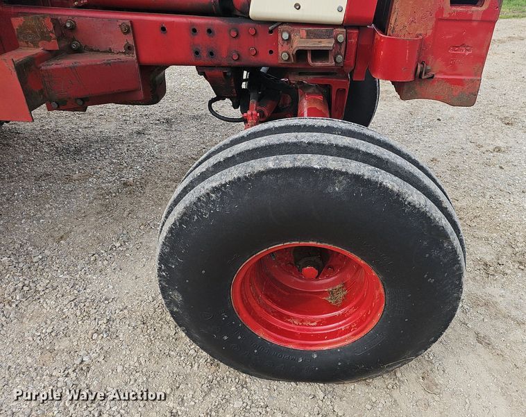 image for item EJ5365 International Harvester 1586 tractor