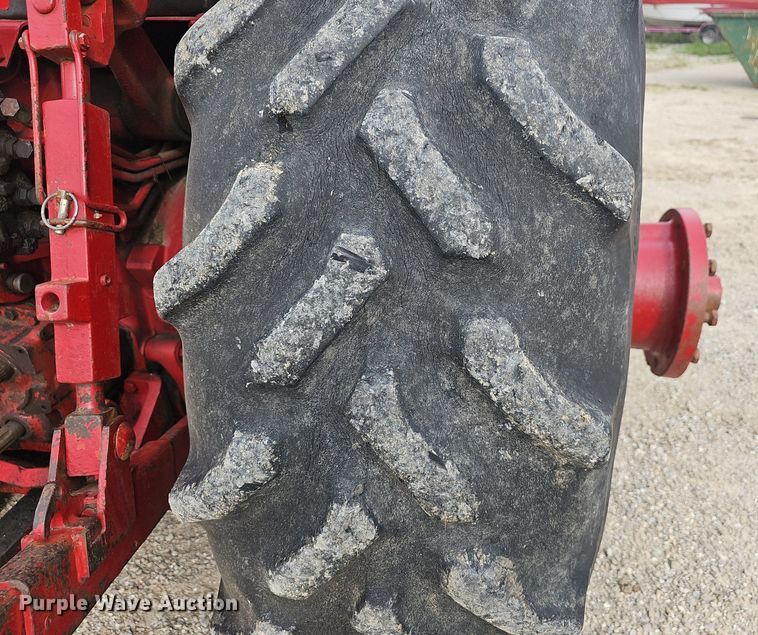 image for item EJ5365 International Harvester 1586 tractor