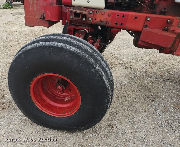 image for item EJ5365 International Harvester 1586 tractor