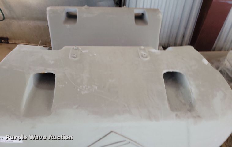 image for item KB9087 (2) AGCO front counter weights