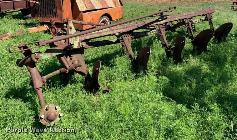 image for item KX9985 John Deere five bottom plow