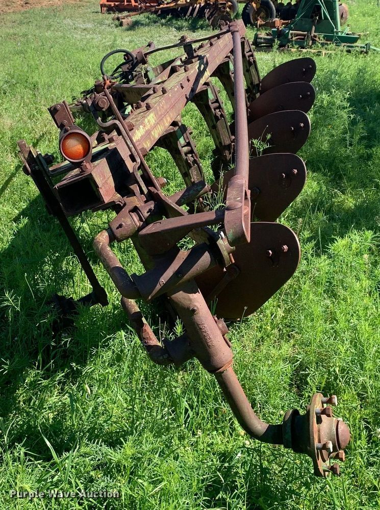 image for item KX9985 John Deere five bottom plow