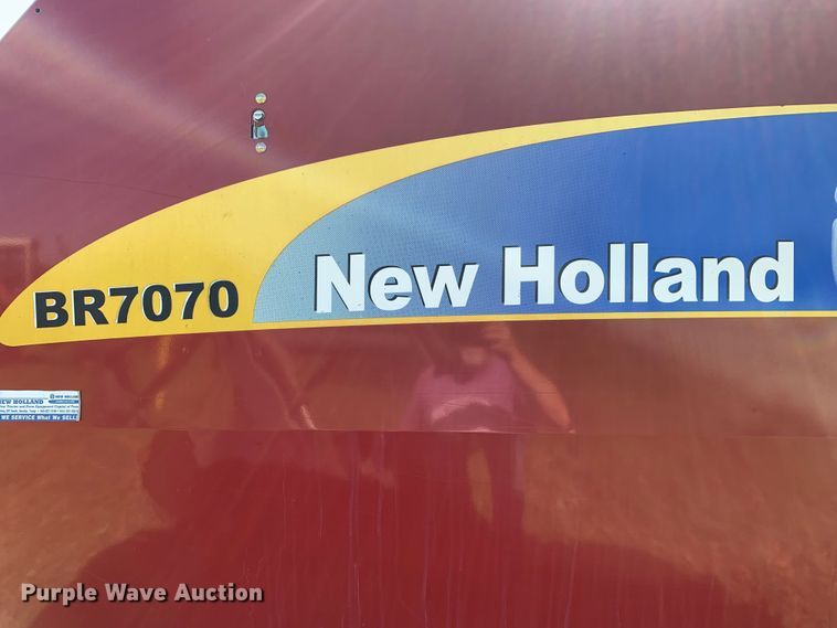 image for item KX9991 2009 New Holland  BR7070 round baler