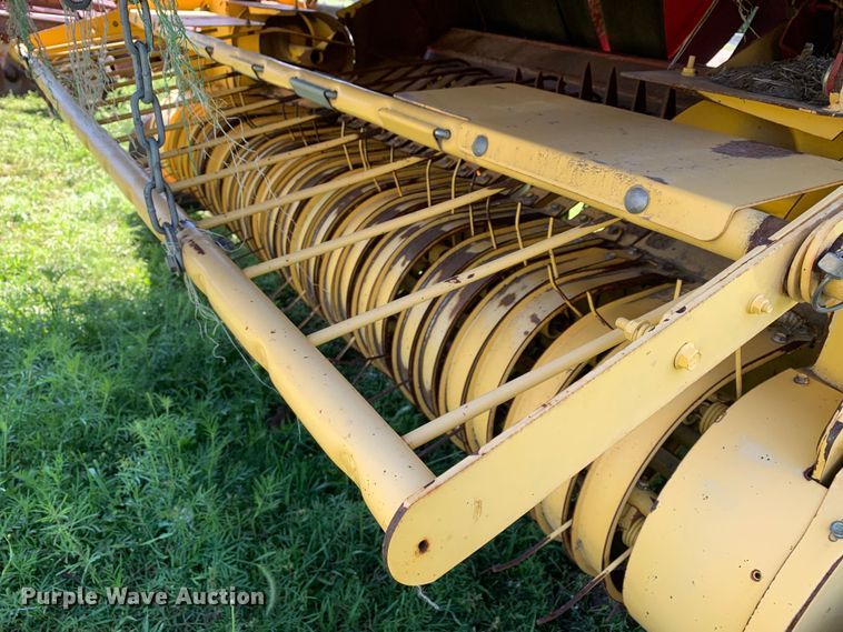 image for item KX9991 2009 New Holland  BR7070 round baler