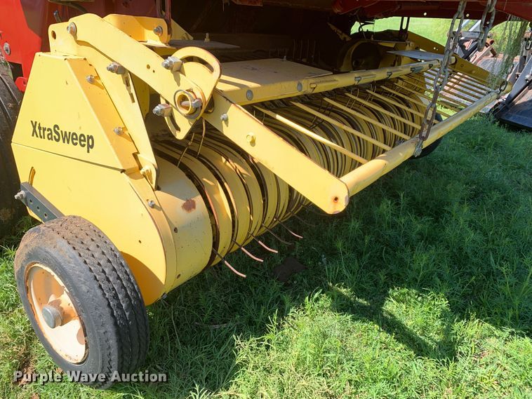 image for item KX9991 2009 New Holland  BR7070 round baler